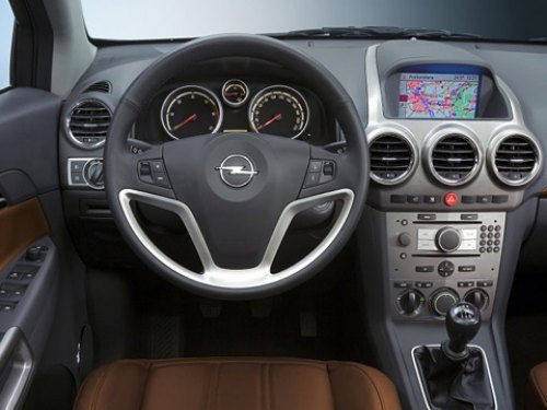 Аккуратный и технологичный салон выполнен в стиле свежих новинок Opel.