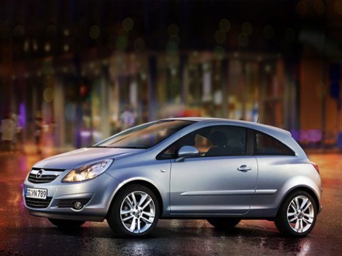 Спереди новая Corsa выглядит практически так же, как её рисовали «свободные художники» на основе…