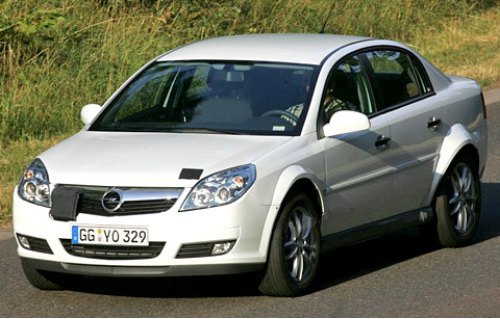 Новая Vectra сейчас испытывается в «шкуре» старой. О том, что это новая модель, фотографы-шпионы…