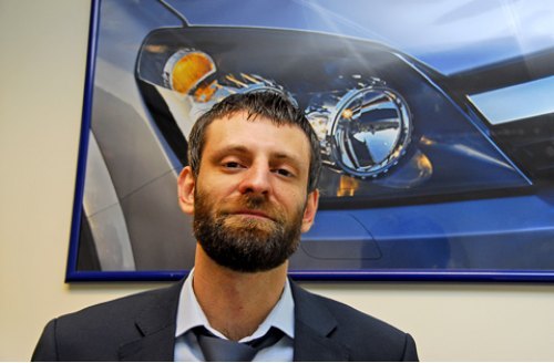 И мода на автомобили тоже начала быстро изменяться. Теперь потребителя интересуют главным образом…