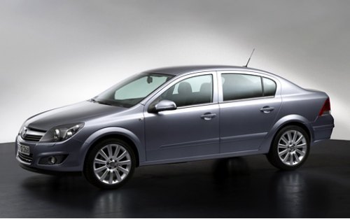 Выпускаемый в Польше седан Opel Astra поступит в продажу в конце 2007 года.