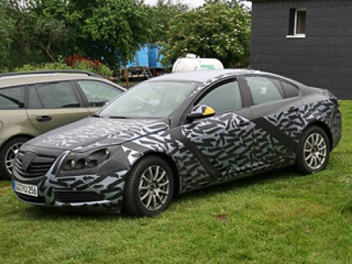 С каждым днём слой камуфляжа становится всё тоньше. В таком виде Opel Vectra можно отправлять…