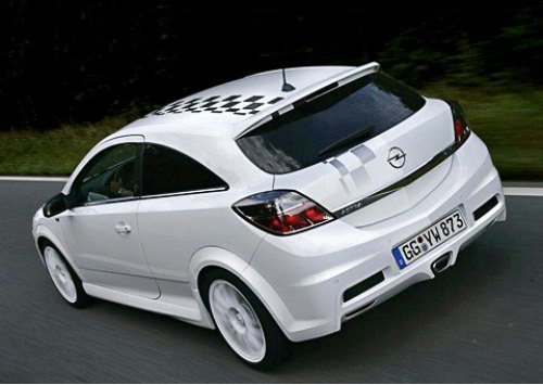 Все Opel Astra OPC Nurburgring Edition окрашены в белый цвет, недоступный для обычных OPC, и…