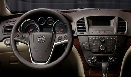 Разработчики постарались сделать так, чтобы интерьер обхватывал водителя и пассажиров. В таком же…