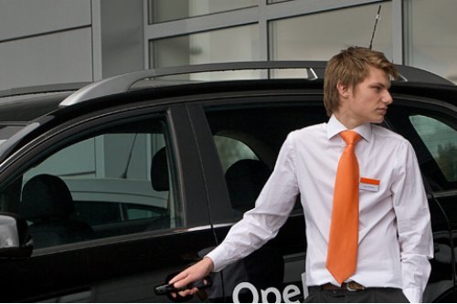 При проведении тест-драйвов продавец обязан предупредить клиента о том, что в случае нарушений ПДД…