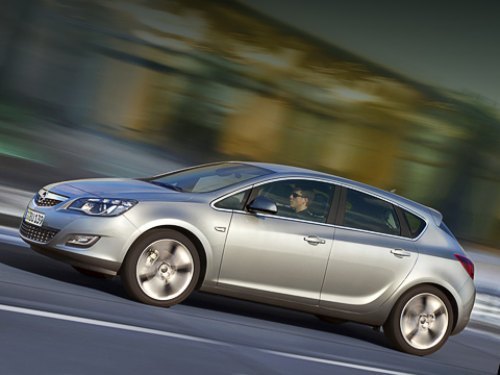 Дизайнеры новой Астры рассказывают, что вдохновлялись не только Инсигнией, но и подзабытыми…