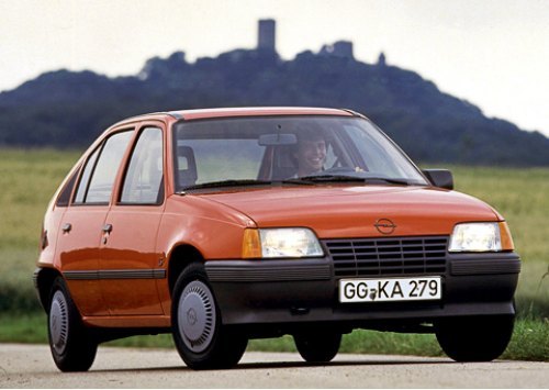 Почему первая Астра носит обозначение F? Все дело в том, что до Астры роль опелевской машины…