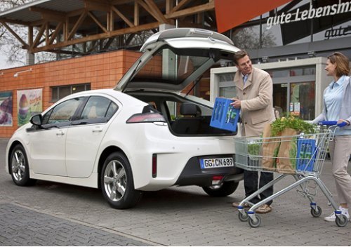 Все три модели, скорее всего, будут выведены в продажу под брендом Opel/Vauxhall Ampera. Кроме…