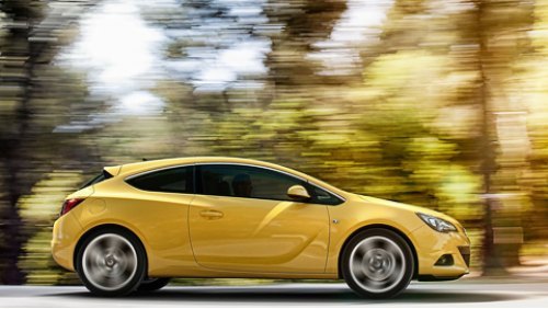 Заказы на новый хэтчбек Opel Astra GTC российские дилеры уже начали принимать.