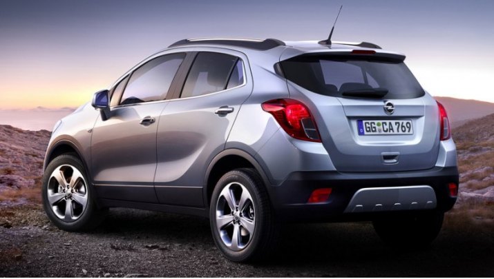 Кроссовер Opel Mokka получил все атрибуты автомобиля повышенной проходимости — увеличенный клиренс,…