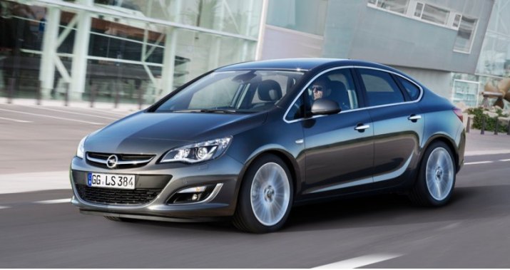 Седан Opel Astra теперь можно рассмотреть со всех сторон.