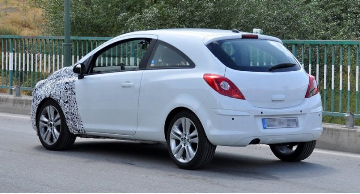 Судя по шпионским снимкам, заднюю часть автомобиля решено было оставить без изменений.