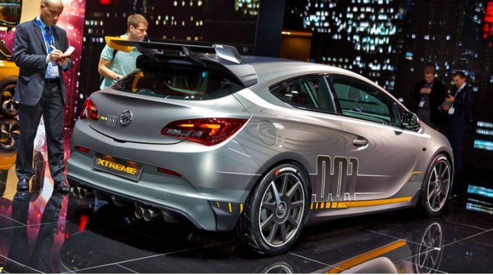 За счет крыши, капота из углепластика, а также алюминиевых передних крыльев вес автомобиля удалось…