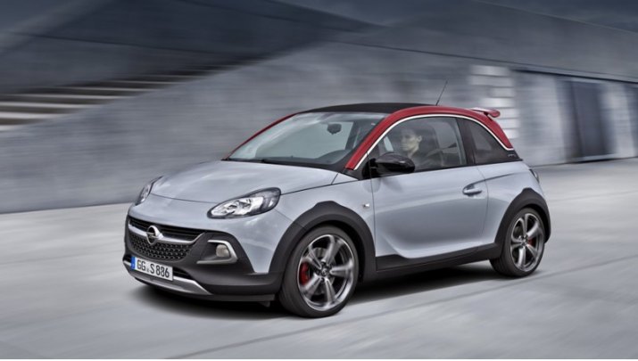 Забавно, но в Роксе клиренс был увеличен на 15 мм, а спортивный Rocks инженеры занизили на те же 15…