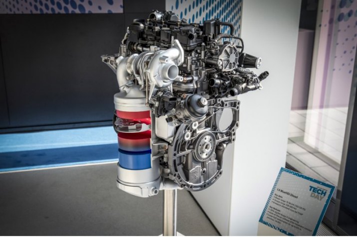 На фото: последнее оружие группы PSA в борьбе за будущее дизелей, агрегат 1.5 BlueHDi c…