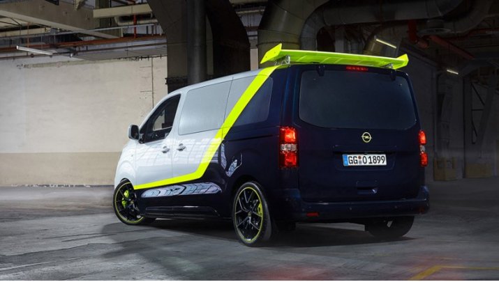 Опелевцы переосмыслили даже раскраску телевизионного прототипа: черный превратился в темно-синий,…