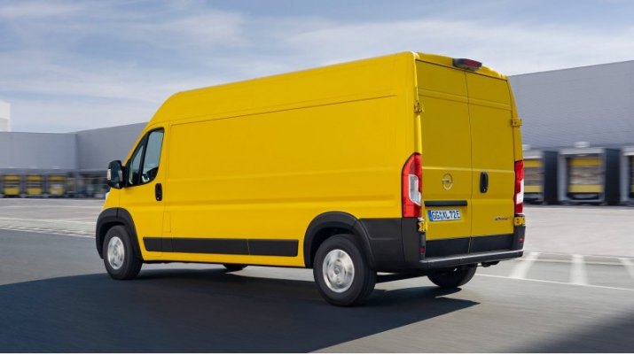 Задние двери (высотой до 2030 мм) «в базе» распахиваются на 180°, за доплату — на 270°. Погрузочная…