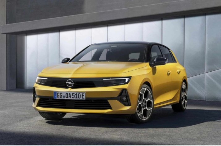 Opel Astra New встала на конвейер: ее будут продавать в России