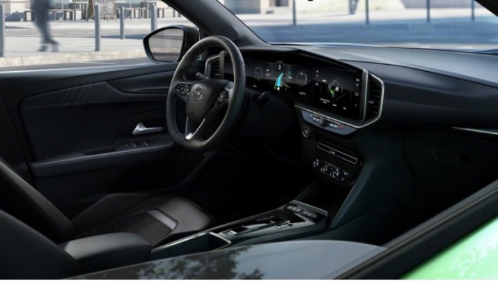 Интерьер будет полностью электронным. Украшением салона станет вытянутая панель Pure Panel, которая…