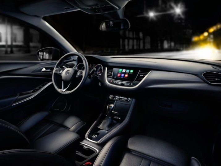 Кресла подогреваются, есть беспроводная зарядка для гаджетов и мультимедиа с поддержкой Android…