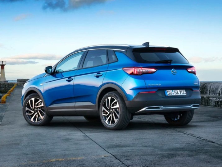 Кресла подогреваются, есть беспроводная зарядка для гаджетов и мультимедиа с поддержкой Android…