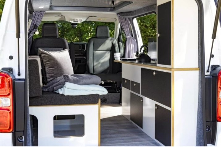 Фирма Alpincamper предлагает за отдельную плату дополнительное оборудование, такое как наружные…