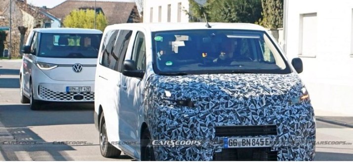 На шпионских фото представлены обновленные электрические минивэны Citroen Jumpy, Opel Vivaro и…