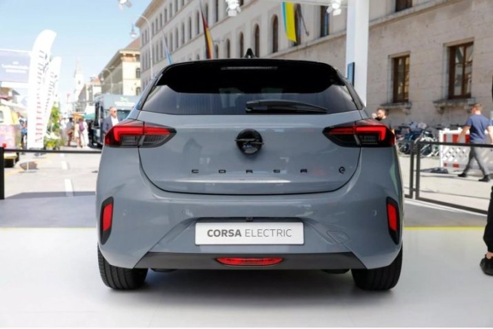 Хотя в Мюнхене представлена Corsa Electric, предлагаются и другие силовые агрегаты. Например, Corsa…