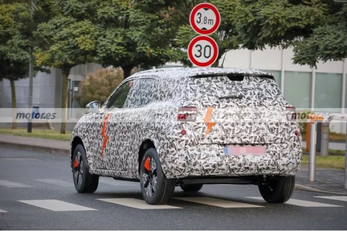 Дизайн, в общих чертах, такой же, как у Citroen C3 Aircross, продаваемого в Индии. Что пока…