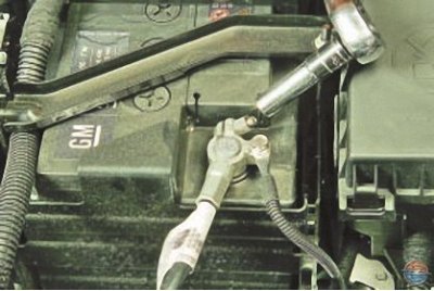 Как снять аккумулятор опель астра j Removing and installing the battery (Opel Astra J 2009-2015, petrol: Electrical 