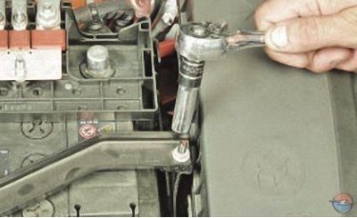 Как снять аккумулятор опель астра j Removing and installing the battery (Opel Astra J 2009-2015, petrol: Electrical 