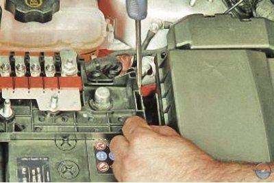 Astra j как снять аккумулятор Removing and installing the battery (Opel Astra J 2009-2015, petrol: Electrical 
