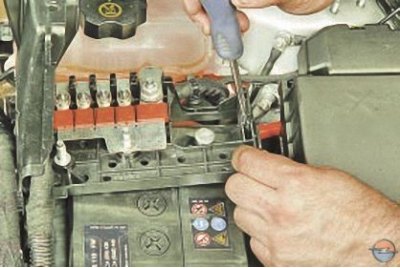 Astra j как снять аккумулятор Removing and installing the battery (Opel Astra J 2009-2015, petrol: Electrical 
