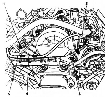 10,79. káblový kanál (5) (motor Z17DTH) - šípka označuje upevňovaciu skrutku snímača vačkového…