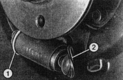 10.15. Tesnenia brzdového valca kolesa (1 a 2) - obrázok znázorňuje iný model Opel