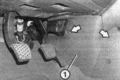 39.2. Screws (indicated by arrows) panels (1) of the side cladding of the console section (using…