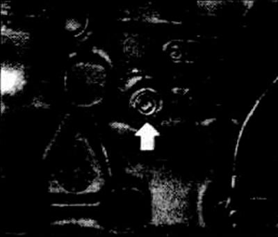 Слить охлаждающую жидкость в сосуд подходящих размеров, см. п. 3.2.