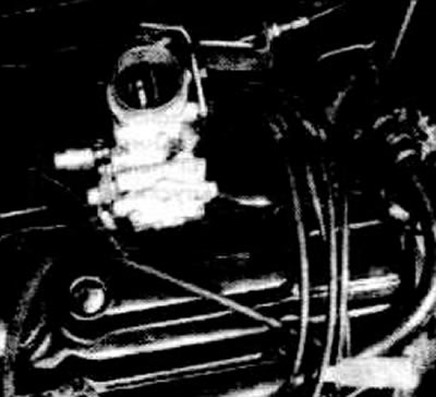 Снять карбюратор.