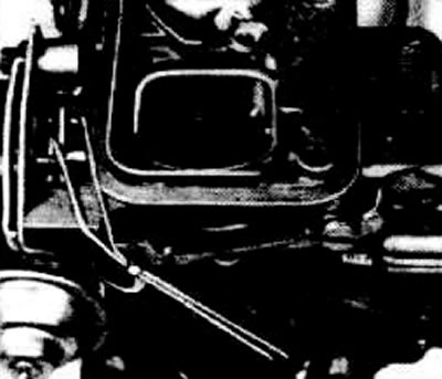 Checking the gap -A- in the automatic starting valve
