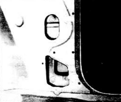 Unscrew the three bolts on the fairing. Remove the wing supports.