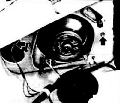 For round headlights, remove the protective rings forward.