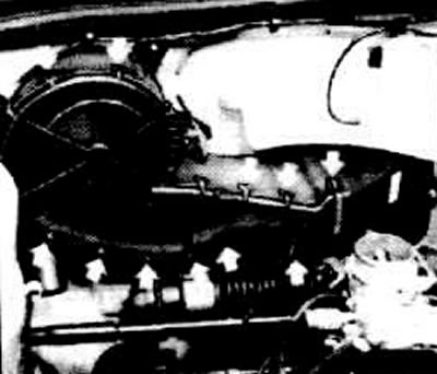 In cars with sound insulation, remove additional sound insulation.