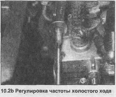 2. Ако е необходима настройка, отстранете тръбата на въздушния филтър. Разхлабете контрагайката на…