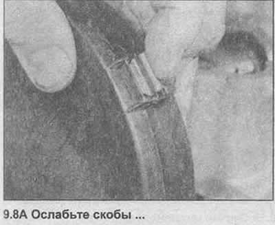 8. Odkręć i zdejmij dwie osłony paska rozrządu (zdjęcie).