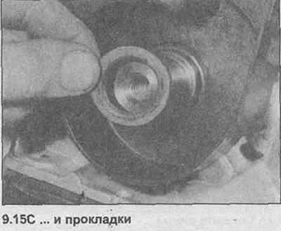 15. Zdejmij koło zębate wału korbowego, następnie wyjmij klin czółenkowy i uszczelkę (zdjęcie).