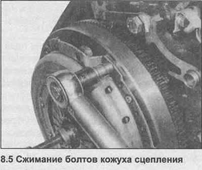 5. Make sure the tool is positioned correctly in the friction disc and hub bearing, then tighten…