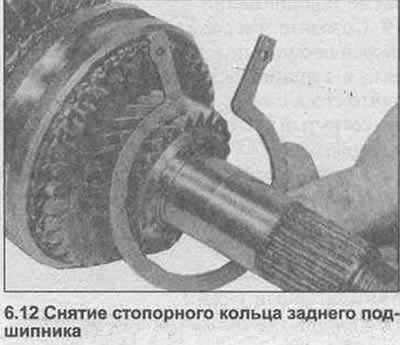 12. Уклоните причврсни прстен лежаја (фотографија).