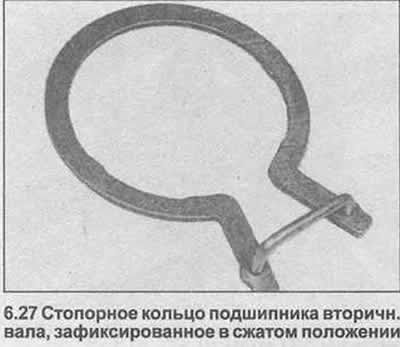 27. Поставите причврсни прстен лежаја преко 5. степена преноса. Алтернативно, причврсни прстен се…