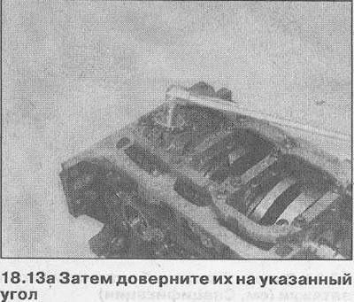 13. Затегнете двата монтажни болта на капака до указания момент на затягане (вижте спецификациите…