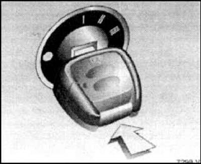 Ignition and starter switch (models with petrol engine)/ starter switch (diesel engine)